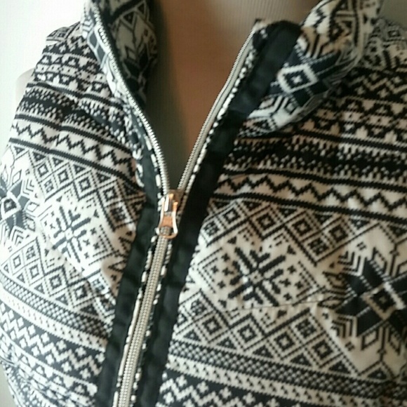 LANDS END l Puff Vest Black White Print - Picture 6 of 8